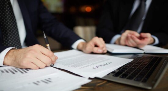 Serviço de contratos